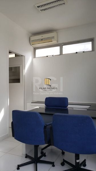 Conjunto/Sala em Porto Alegre, no bairro Menino Deus, e 0 banheiros, à venda.