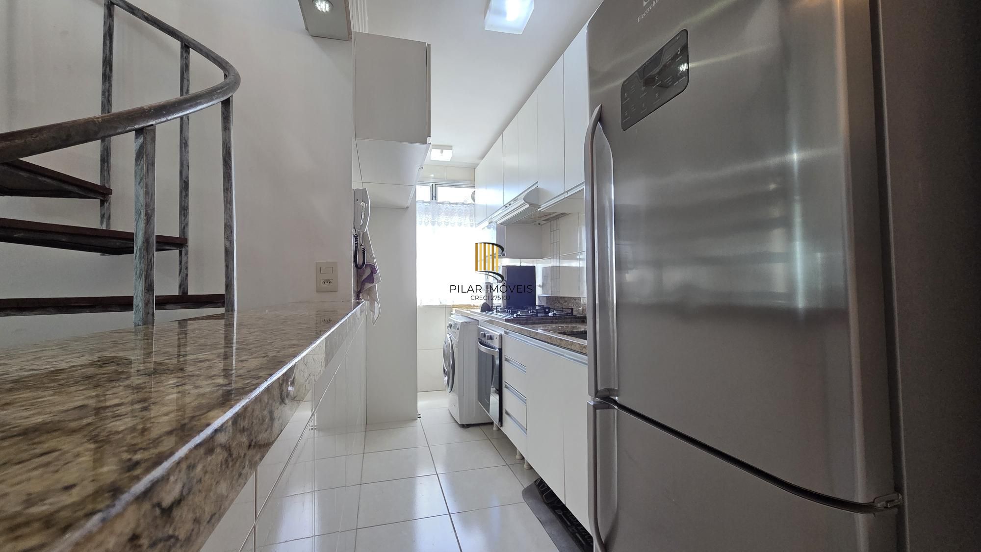 Cobertura duplex com 2 dormitórios e 1 vaga de garagem no bairro Menino Deus – 108,7 m² privativos