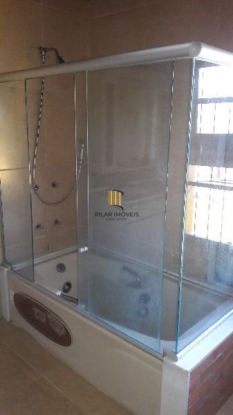 Casa em Porto Alegre, no bairro Aberta dos Morros, com 4 dormitório(s), e 4 banh