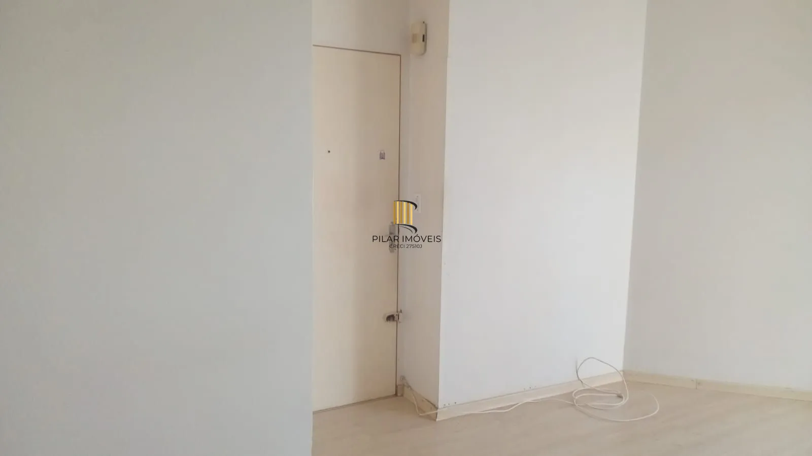 Apartamento no Bairro Cristal com 2 dormitórios.