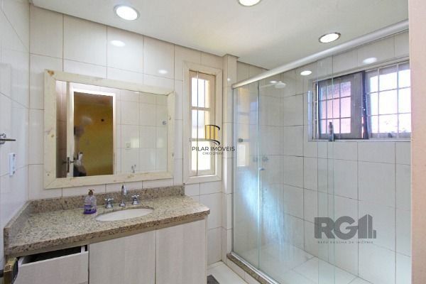 Casa Condominio em Porto Alegre, no bairro Cavalhada, com 4 dormitório(s), e 4 b