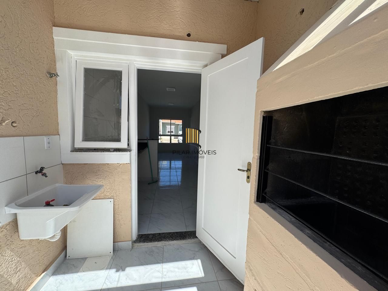 Carrara- Casa térrea 2 dormitórios, reformada , com 2 vagas , churrasqueira