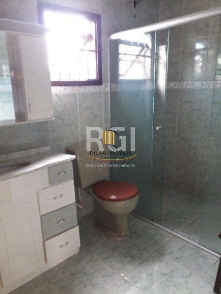 Casa em Porto Alegre, no bairro Espírito Santo, com 2 dormitório(s), e 2 banheir