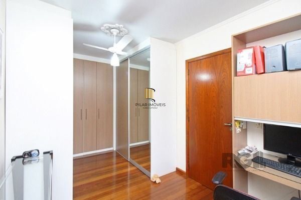 Casa em Porto Alegre, no bairro Tristeza, com 3 dormitório(s), e 3 banheiros, à 