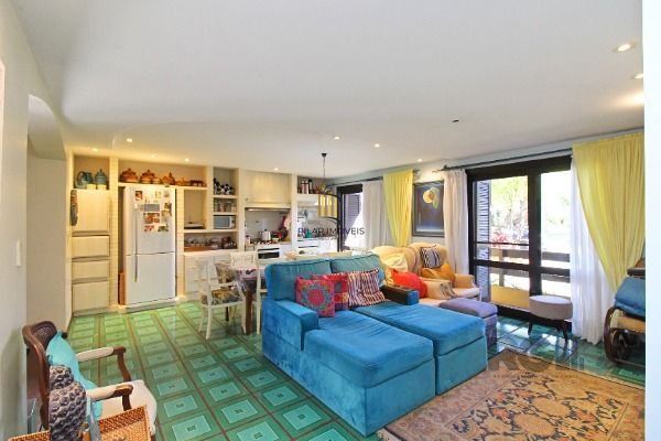 Casa Condominio em Porto Alegre, no bairro Cavalhada, com 4 dormitório(s), e 4 b