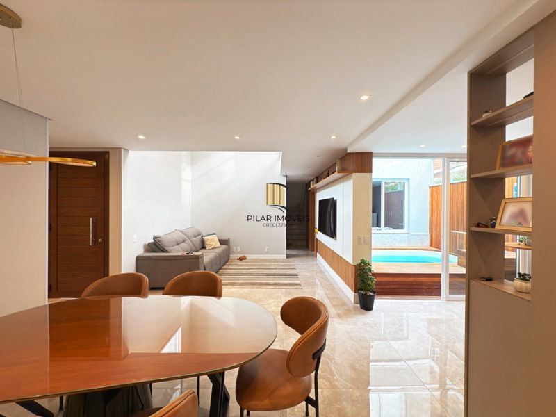 Casa contemporânea, 4 d, sendo 2 suítes, uma no térreo,206 m² , bairro tristeza