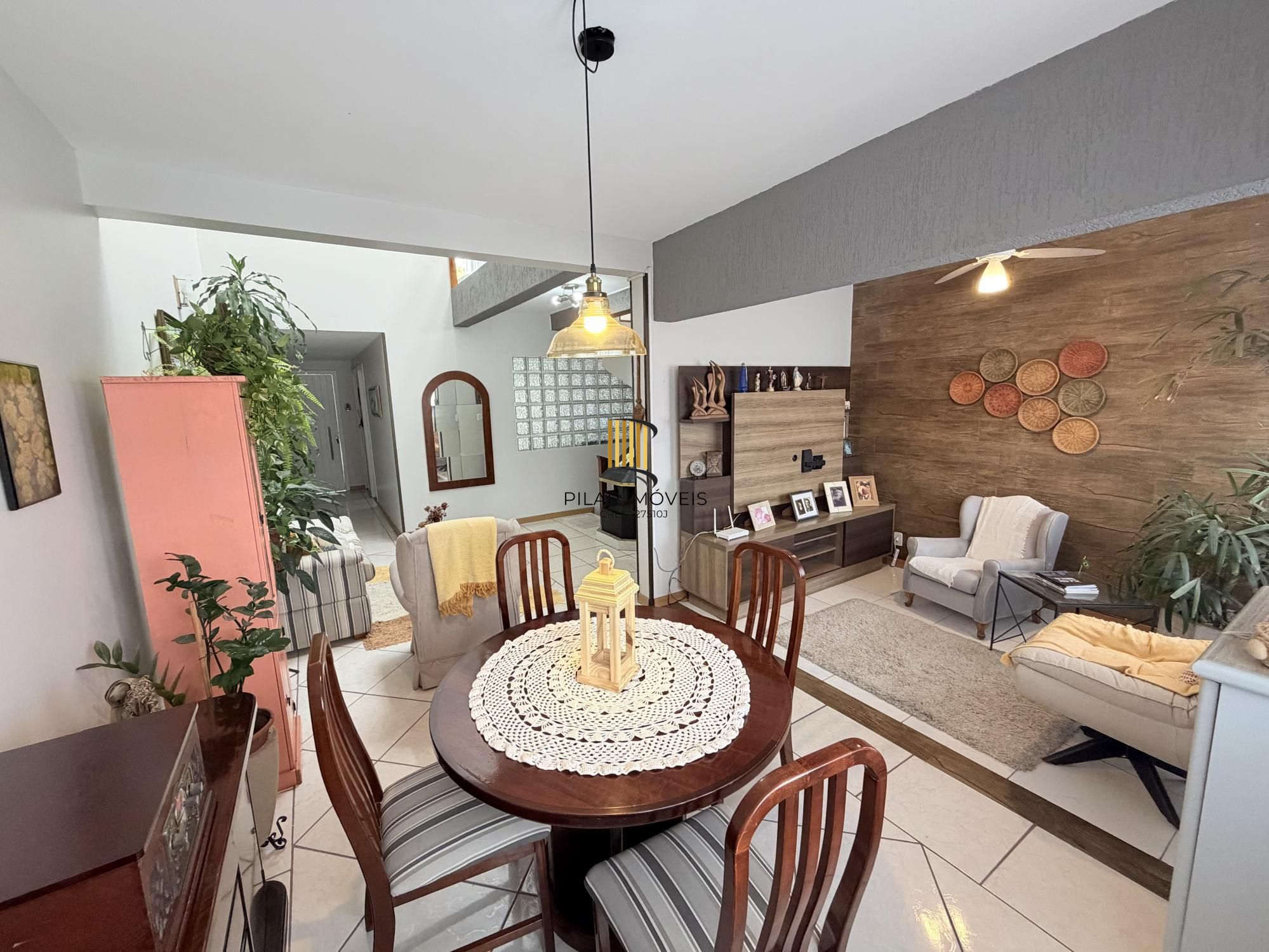 Casa 4 dormitórios no bairro Serraria