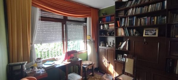 Casa em Porto Alegre, no bairro Jardim Isabel, com 5 dormitório(s), e 5 banheiro