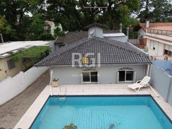 Casa para Venda - 340m², 3 dormitórios, sendo 2 suites, 6 vagas - Jardim Isabel