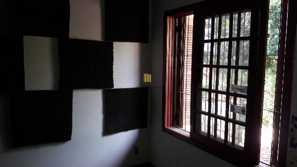 Casa em Porto Alegre, no bairro Aberta dos Morros, com 4 dormitório(s), e 4 banh