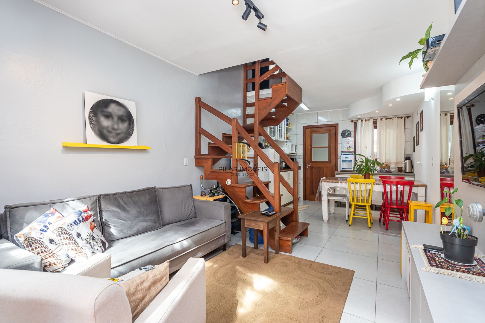 Casa em condomínio à venda com 97m², 2 dormitórios e 2 vagas, no bairro Tristeza em Porto Alegre.