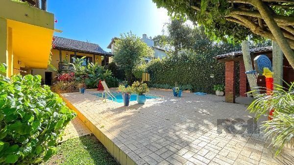 Casa Condominio em Porto Alegre, no bairro Cavalhada, com 4 dormitório(s), e 4 b