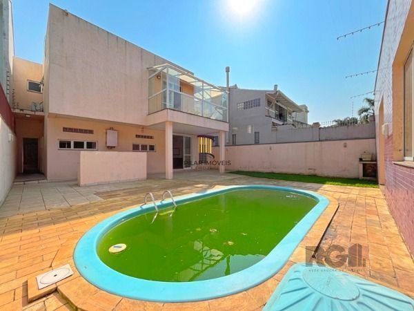 Casa em Porto Alegre, no bairro Nonoai, com 4 dormitório(s), à venda.