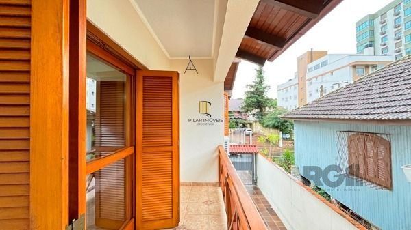 Casa em Porto Alegre, no bairro Tristeza, com 3 dormitório(s), e 3 banheiros, à 