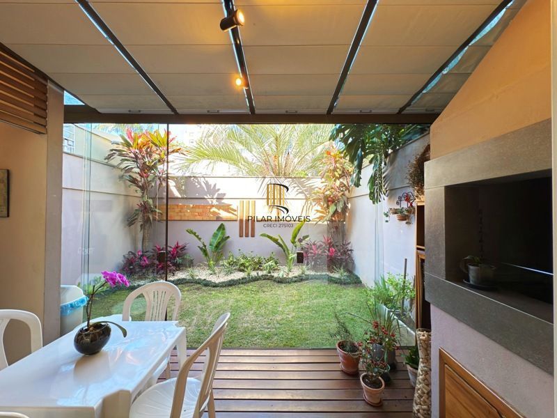 Linda Residência com 3 dormitórios e 1 suíte no Bairro Tristeza para venda.