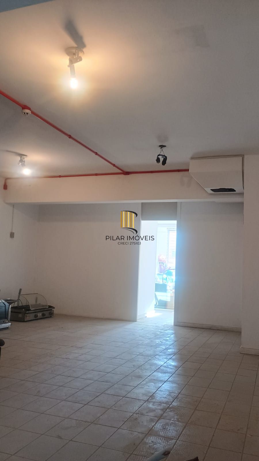 Excelente loja comercial na avenida Teresópolis, com sobreloja, 2 banheiros
