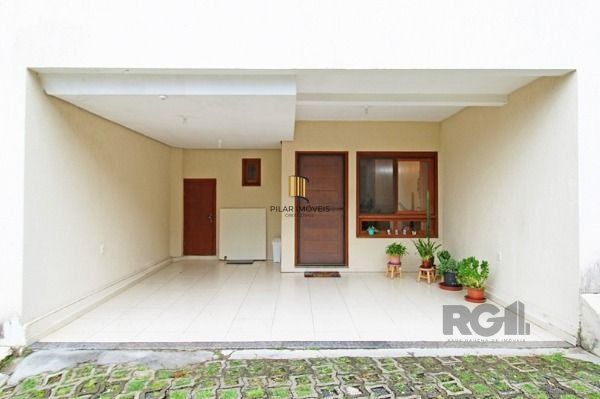 Casa Condomínio em Porto Alegre, no bairro Tristeza, com 3 dormitório(s), à vend