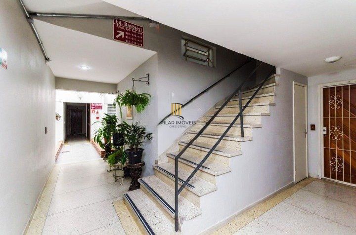 Ótimo apartamento com 2 dormitórias no bairro Menino Deus.