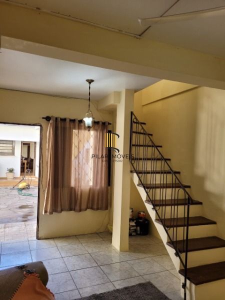 Casa em Porto Alegre, no bairro Cavalhada, com 6 dormitório(s), e 6 banheiros, à