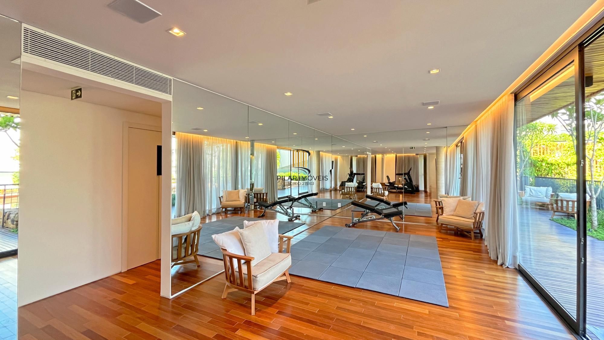 Belíssimo apartamento com 230,6m2, 3 suítes e 4 vagas de garagem. Projeto diferenciado e vista deslumbrante para o pôr do sol do Guaíba.