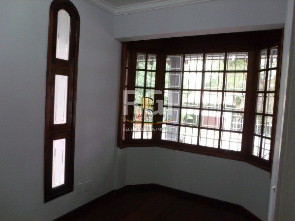 Casa para Venda - 340m², 3 dormitórios, sendo 2 suites, 6 vagas - Jardim Isabel
