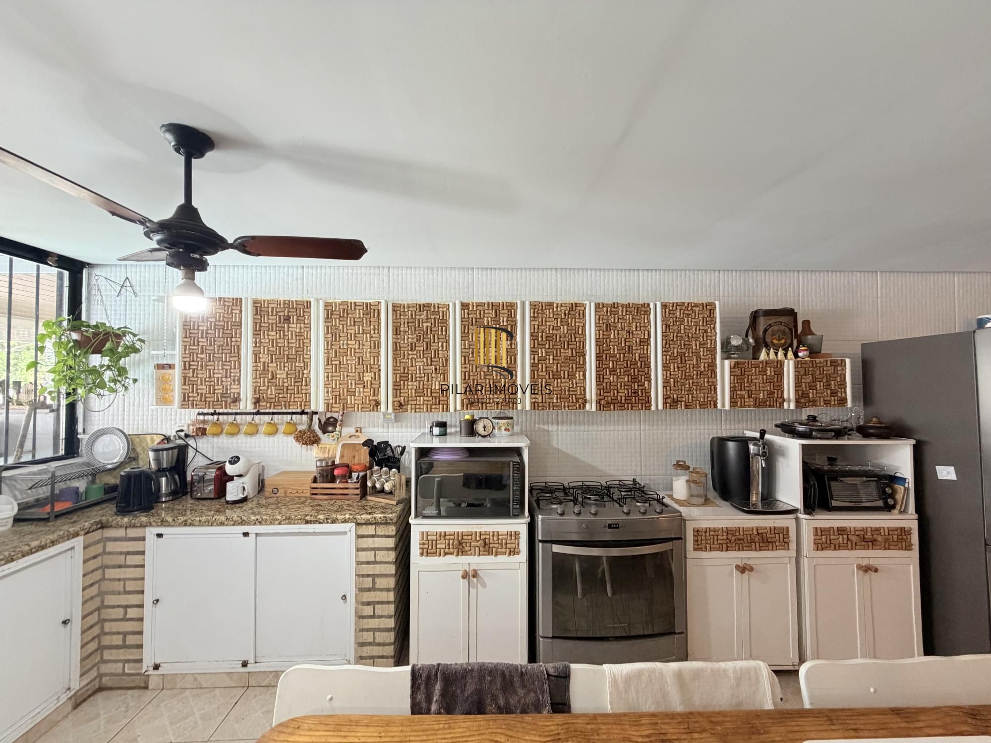 Casa 4 dormitórios no bairro Serraria