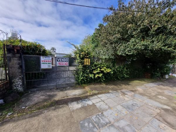Terreno em Porto Alegre, no bairro Cavalhada, à venda.