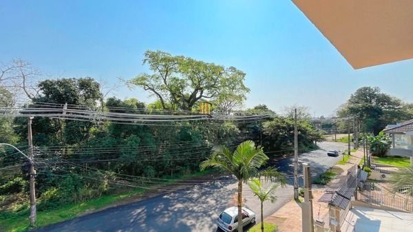 Casa em Porto Alegre, no bairro Nonoai, com 4 dormitório(s), à venda.