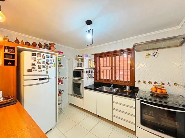 Ótima Residência com 3 dormitórios á venda no Bairro Ipanema.