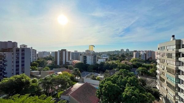 Ótima Cobertura Duplex com 233,00 m² Privativos no Miolo do Bairro Tristeza