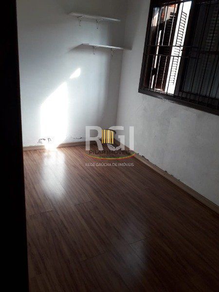 Casa em Porto Alegre, no bairro Espírito Santo, com 2 dormitório(s), e 2 banheir