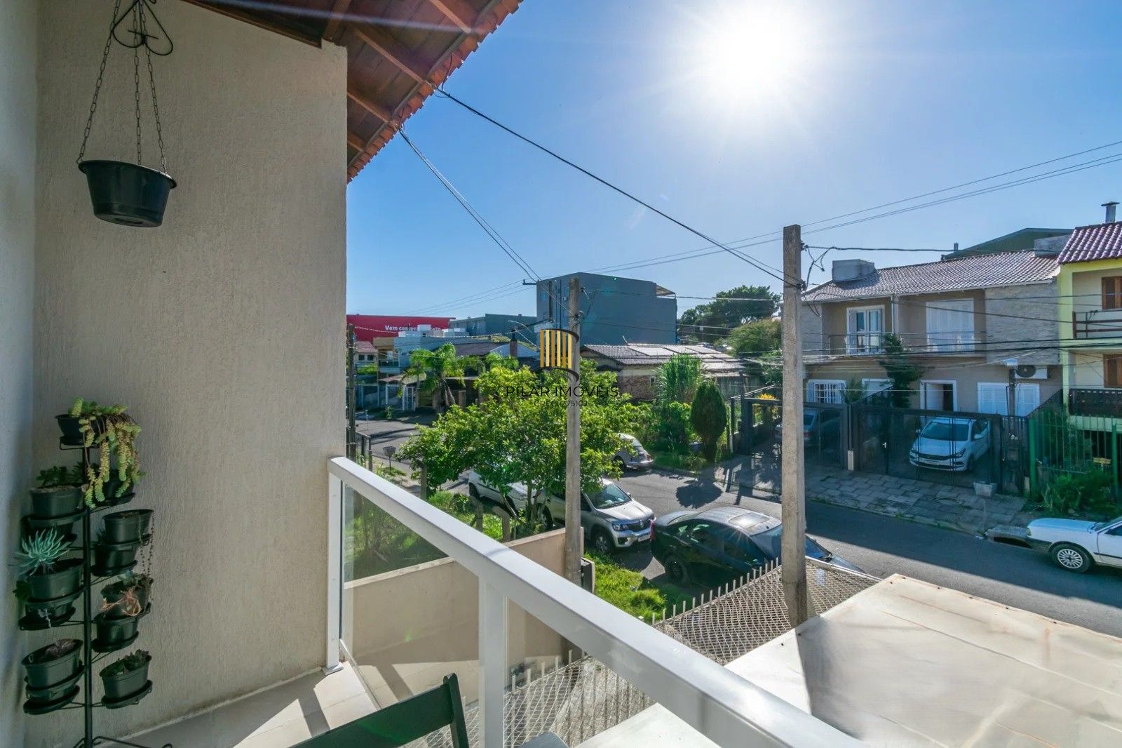 Excelente sobrado, semimobiliado,  com 77m², 2 dormitórios e 1 vaga de garagem. À venda no Hípica Boulevard – Zona Sul.