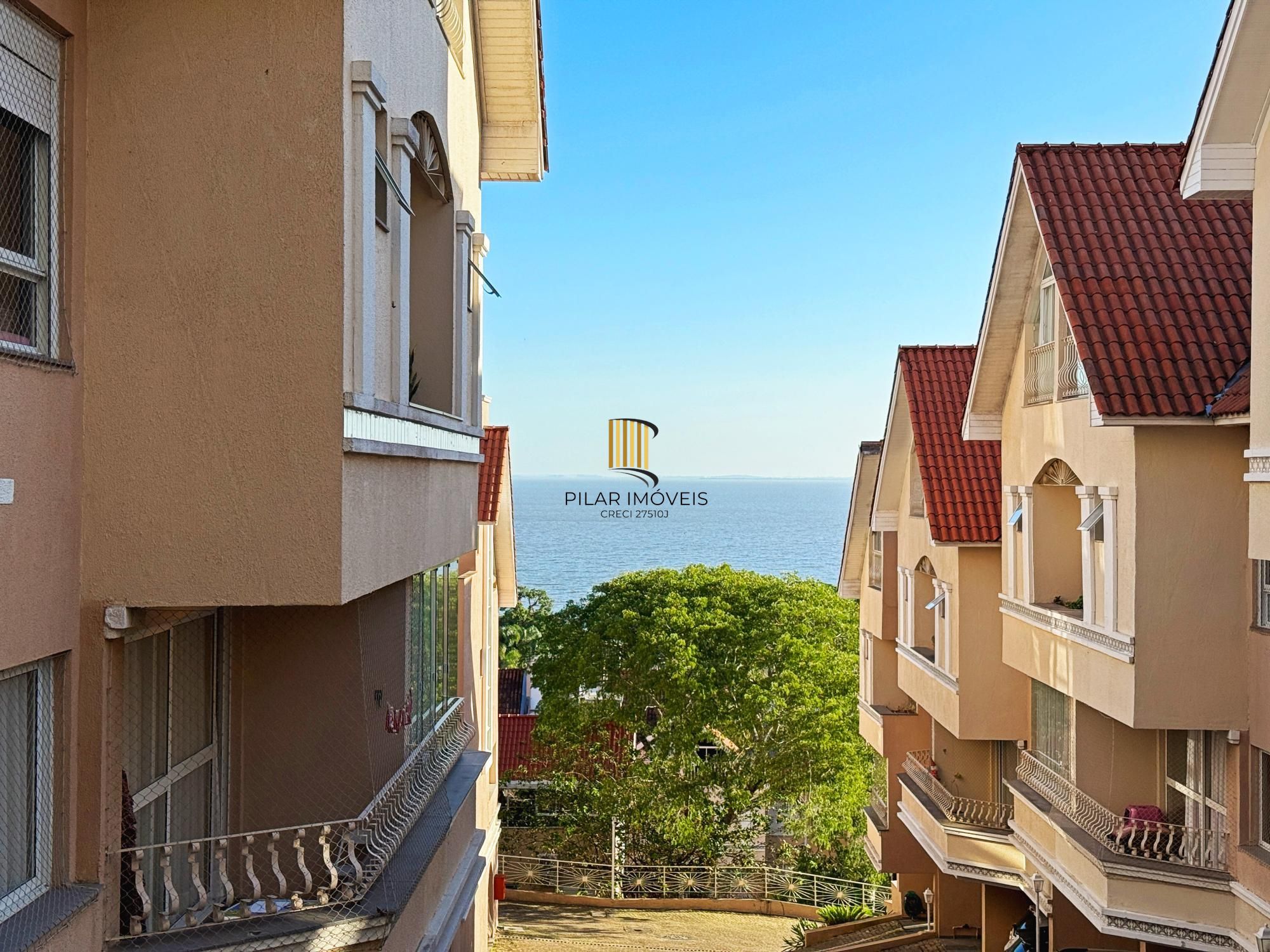 Casa de Condomínio 3 dormitórios no bairro Pedra Redonda