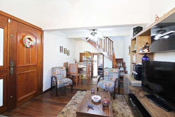 Sobrado em Porto Alegre, no bairro Vila Nova, com 3 dormitório(s), e 3 banheiros