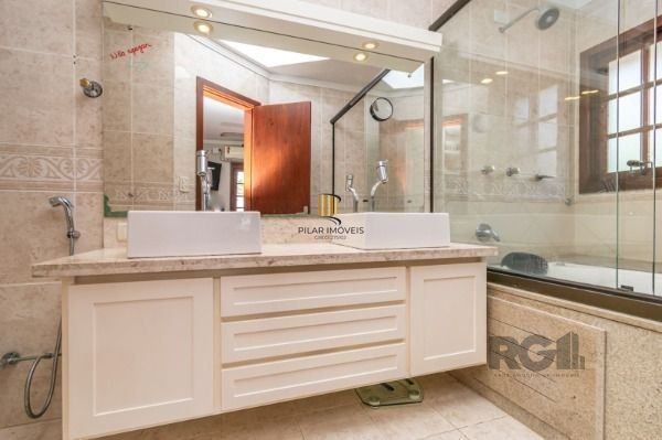 Residência com 4 dormitórios á venda no Bairro Jardim Izabel.