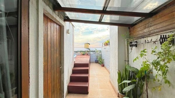 Casa em Porto Alegre, no bairro Ipanema, com 3 dormitório(s), e 3 banheiros, à v