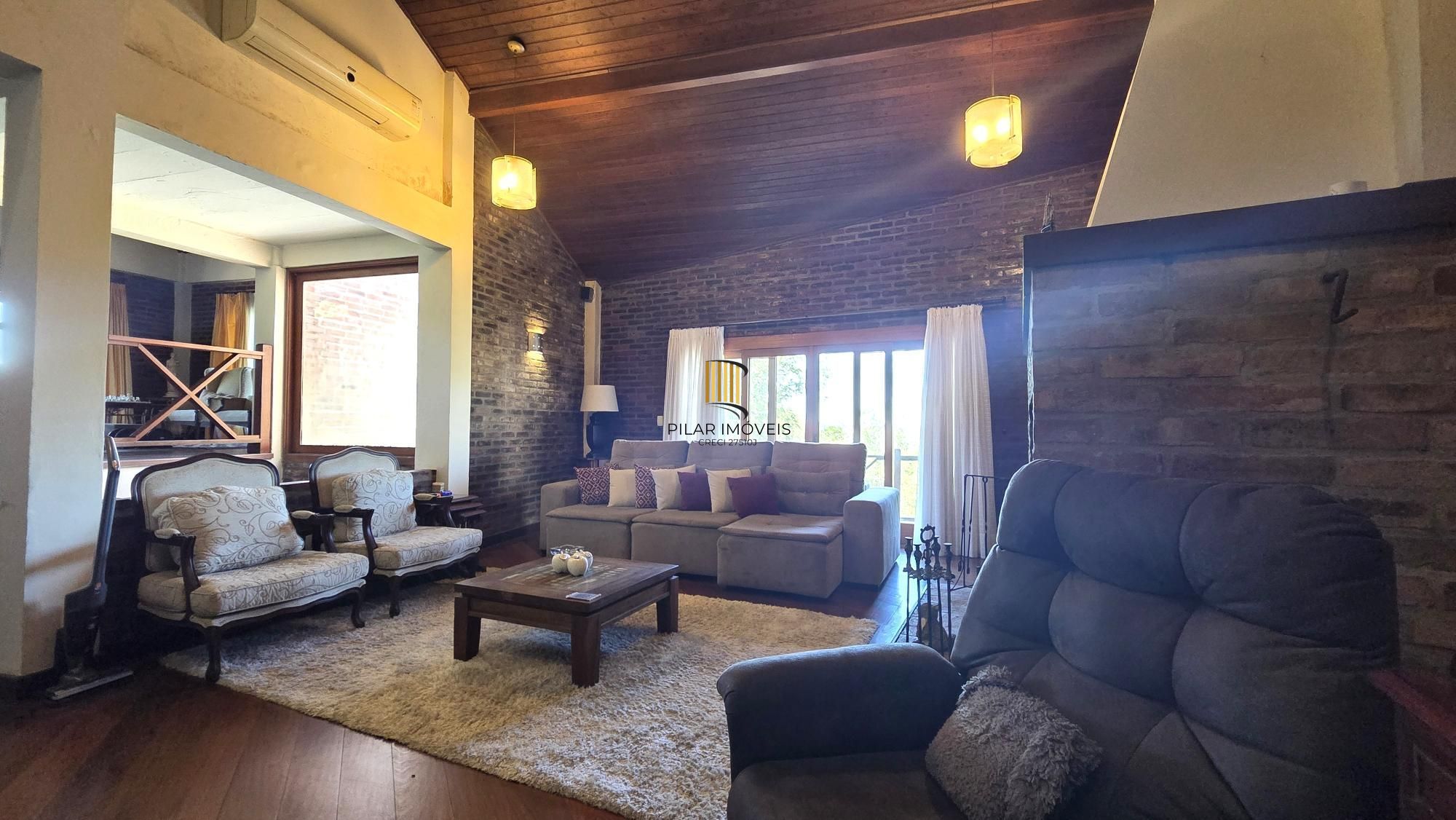 Belíssima residência com 4 dormitórios, 2 suítes com closet e vista deslumbrante para o lago Guaíba.