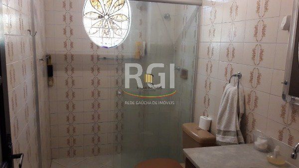 Casa para Venda - 190m², 3 dormitórios, sendo 1 suites, 2 vagas - Cavalhada