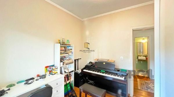 Casa em Porto Alegre, no bairro Ipanema, e 0 banheiros, à venda.