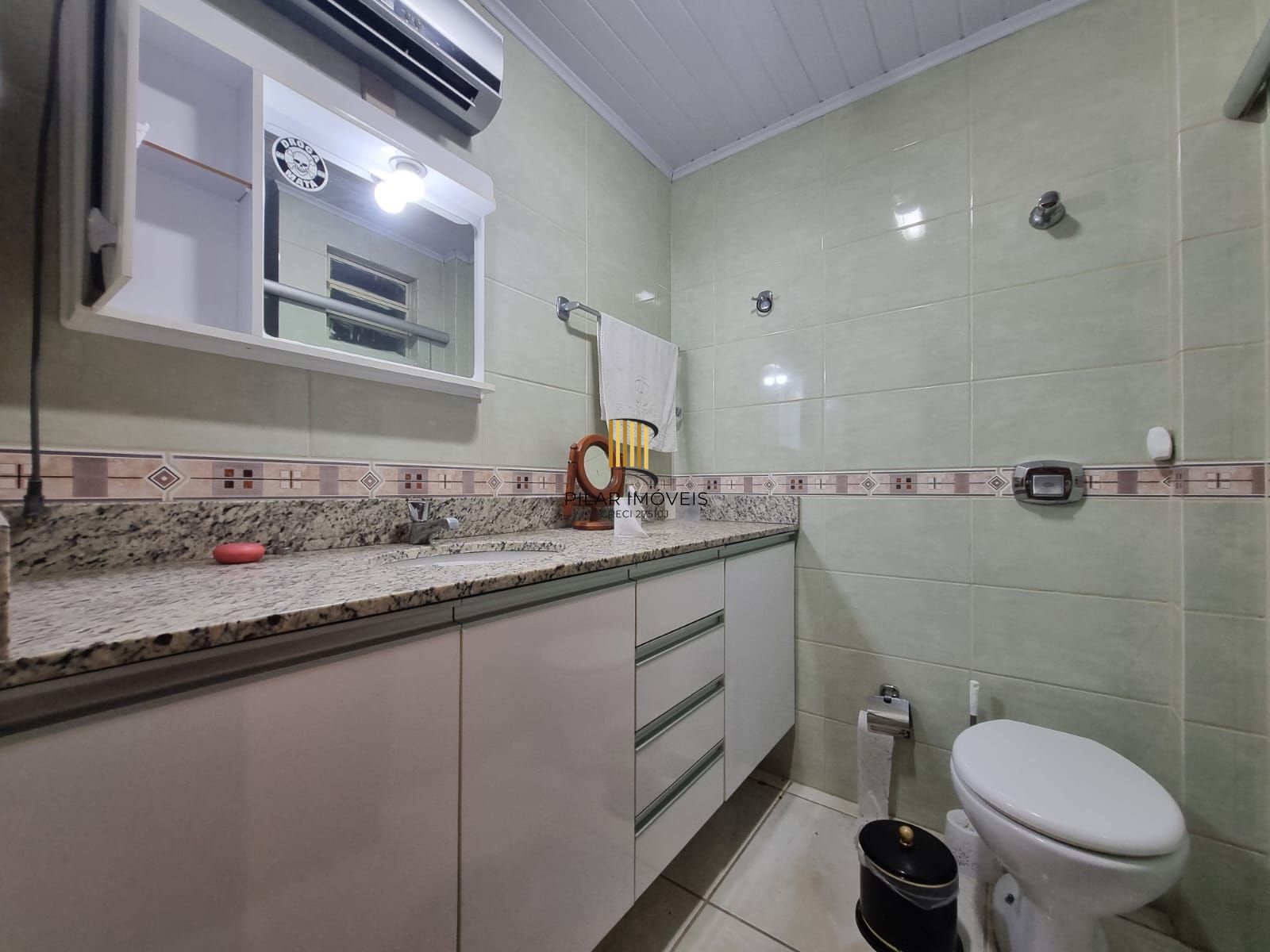 Apartamento em Porto Alegre, no bairro Tristeza, com 2 dormitório(s), e 2 banhei