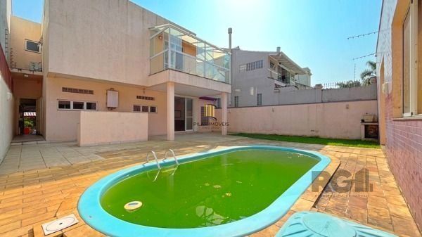 Casa em Porto Alegre, no bairro Nonoai, com 4 dormitório(s), à venda.