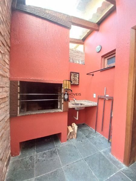 Casa em Porto Alegre, no bairro Ipanema, com 3 dormitório(s), e 3 banheiros, à v