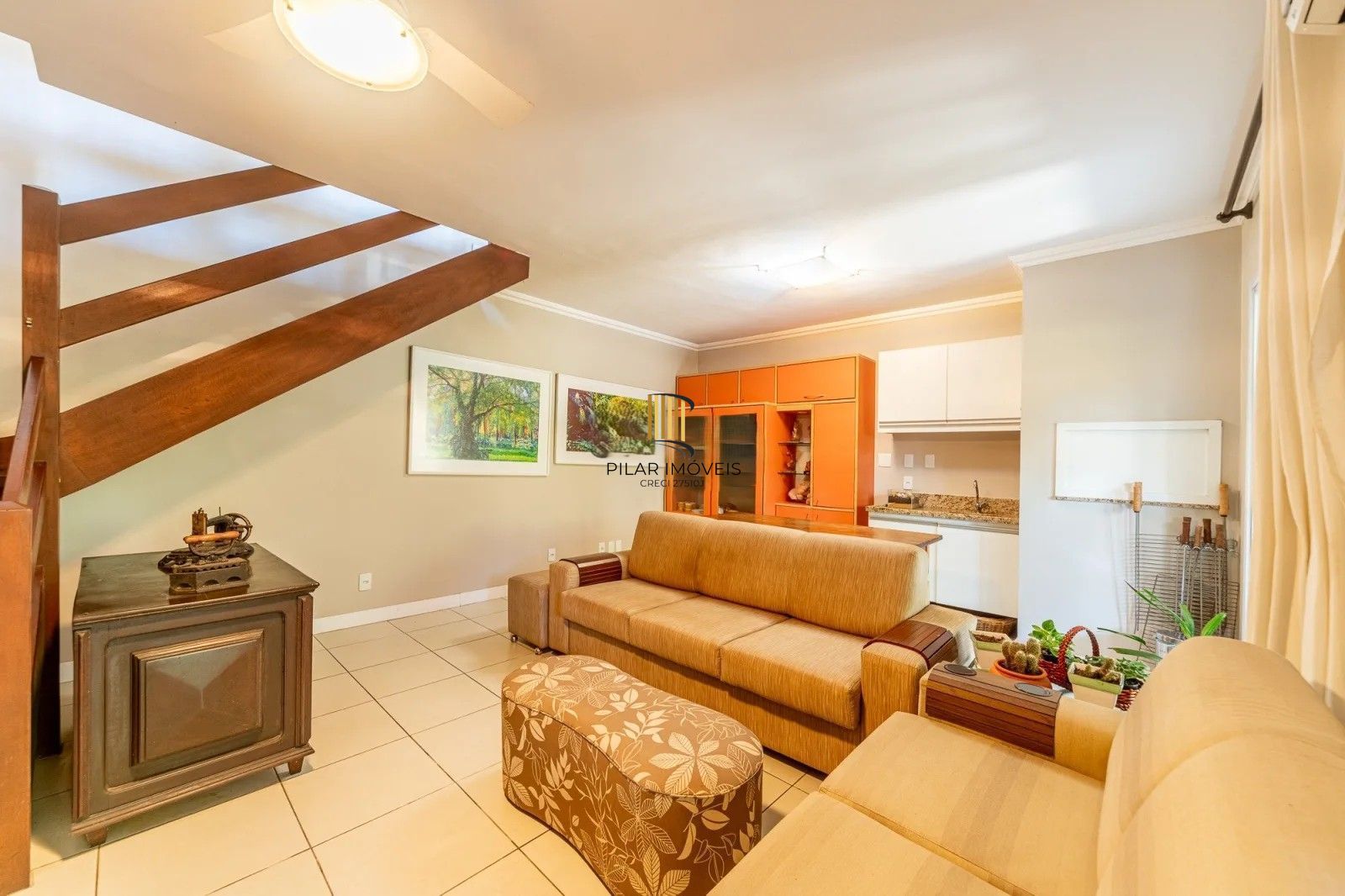 Belíssima casa em condomínio com 218,3m² com 4 dorm., 2 suítes e 2 vagas. Situada no charmoso Residencial Terra Mater.