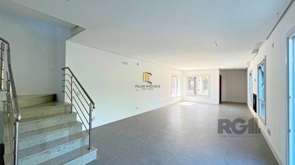 Casa em Porto Alegre, no bairro Jardim Isabel, com 3 dormitório(s), e 3 banheiro