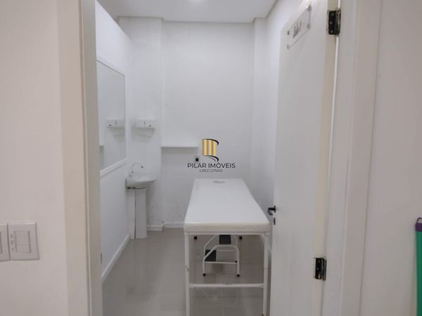 Loja em Porto Alegre, no bairro Menino Deus, e 3 banheiros, à venda.