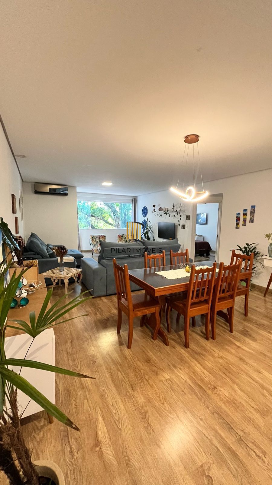 Vendo prédio comercial com 01 loja e 02 apartamentos. Excelente para investiment