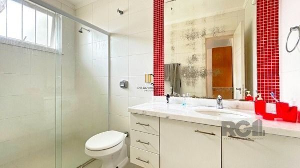 Casa em Porto Alegre, no bairro Ipanema, e 0 banheiros, à venda.