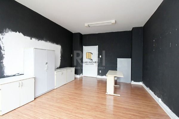 Conjunto/Sala em Porto Alegre, no bairro Centro Histórico, à venda.