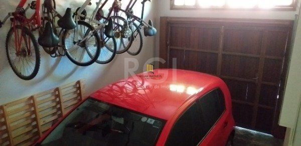 Casa para Venda - 220m², 4 dormitórios, sendo 1 suites, 2 vagas - Tristeza