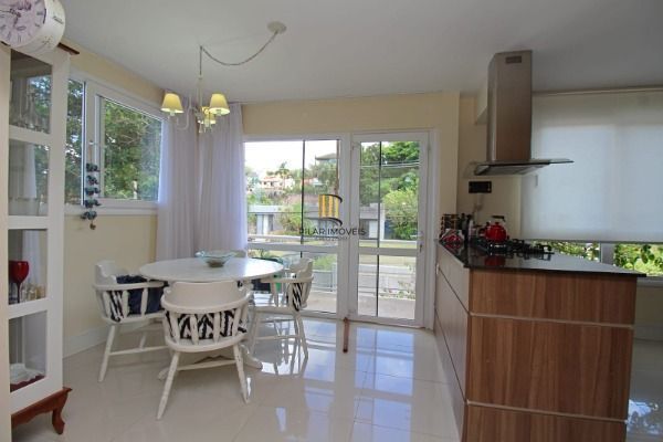 Casa Condominio em Porto Alegre, no bairro Ipanema, com 2 dormitório(s), e 2 ban